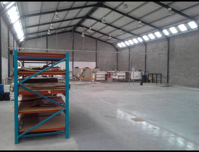1,200M² WAREHOUSE TO LET IN OTTERY